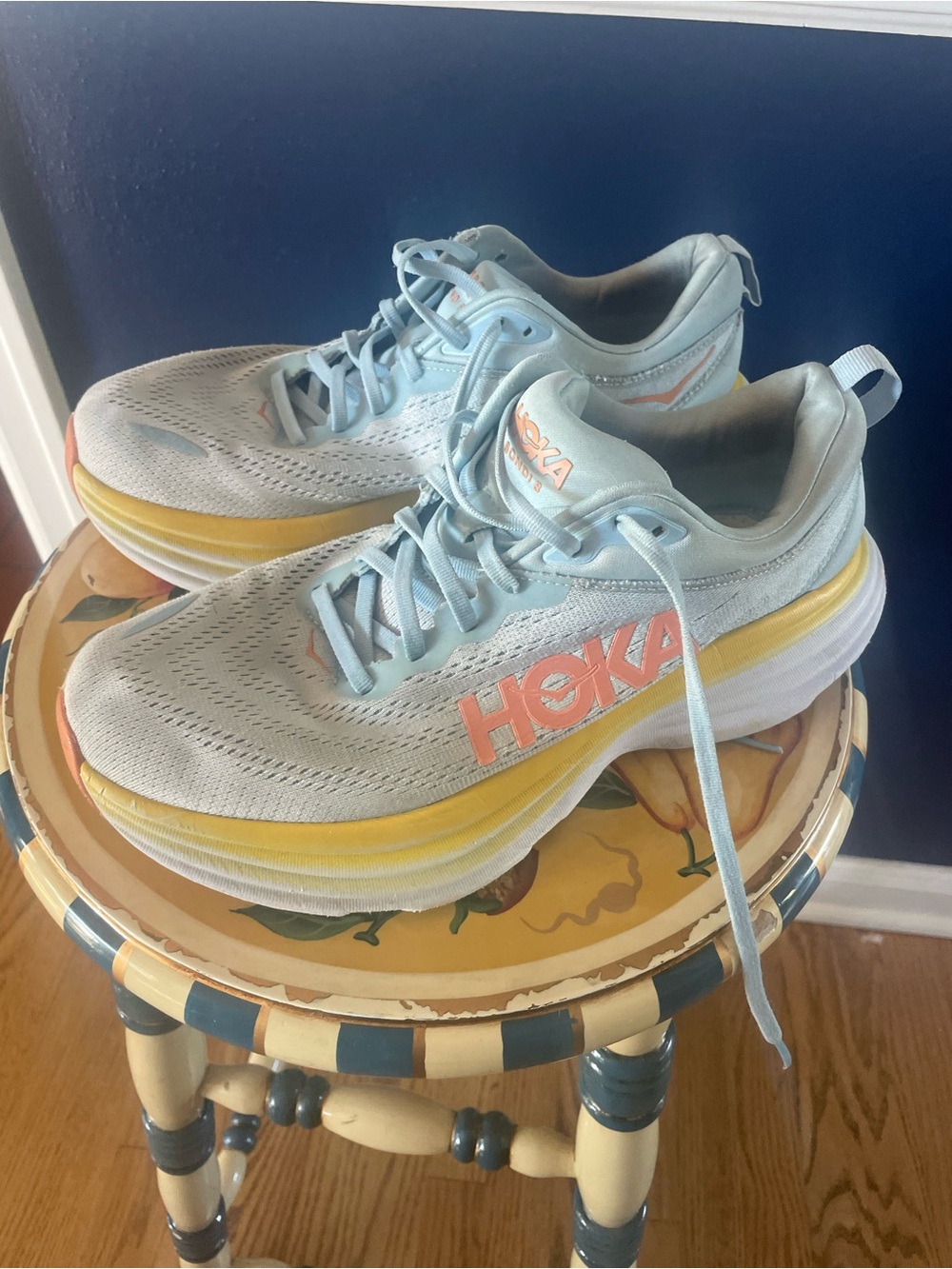 HOKA women's Bondi 8 great treads!! Running Shoes Size 9.5 D